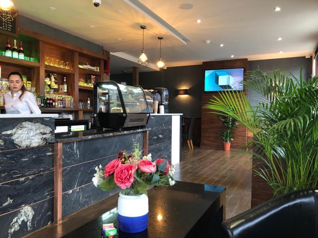 Eagle Hotel Luton Airport Luaran gambar